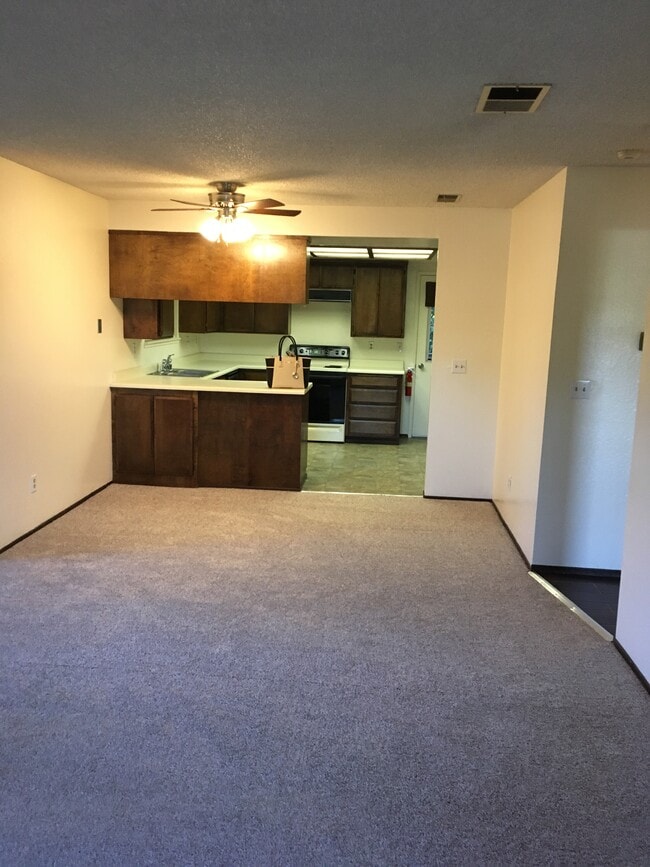 Dining Area Kitchen - 2258 Mesquite Dr Unit C Rental