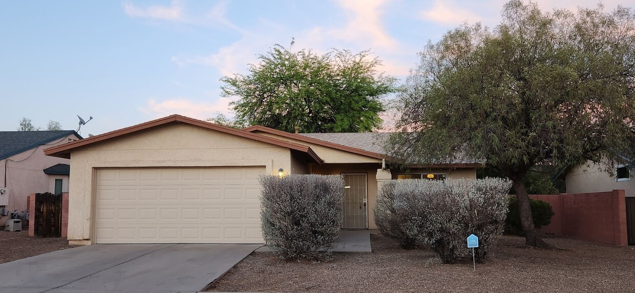PRICE DROP-Beautifully Renovated 3 Bedroom... - PRICE DROP-Beautifully Renovated 3 Bedroom...