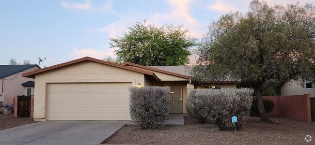 Building Photo - PRICE DROP-Beautifully Renovated 3 Bedroom... Rental