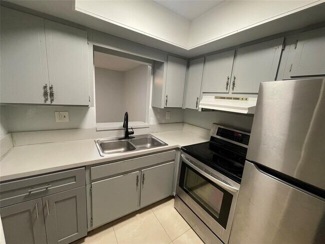 Photo - 395 SW 15th St Unit 19