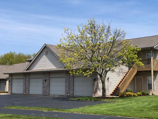 Building Photo - 4933 Pine Cone Ct Unit Eileen