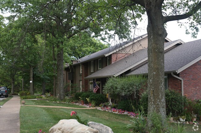 Woodsmill Village Apartment Homes