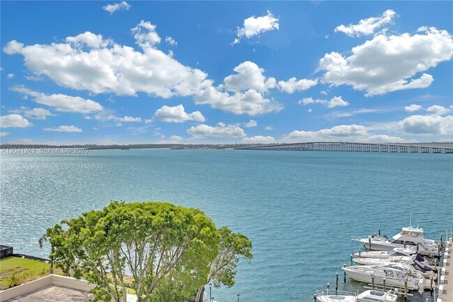 Building Photo - 1865 Brickell Ave Unit A805