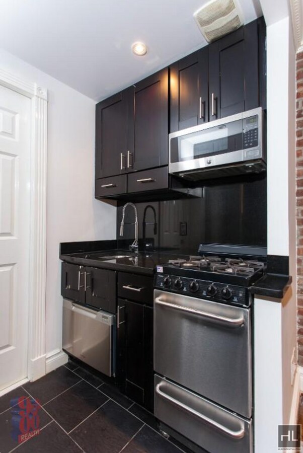 Photo - W 53RD ST. Unidad 2A