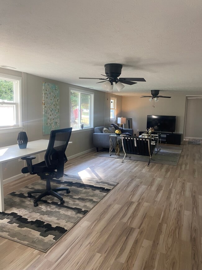 living space - 403 Palomino Ct Unit SingleFamilyHomeRanch