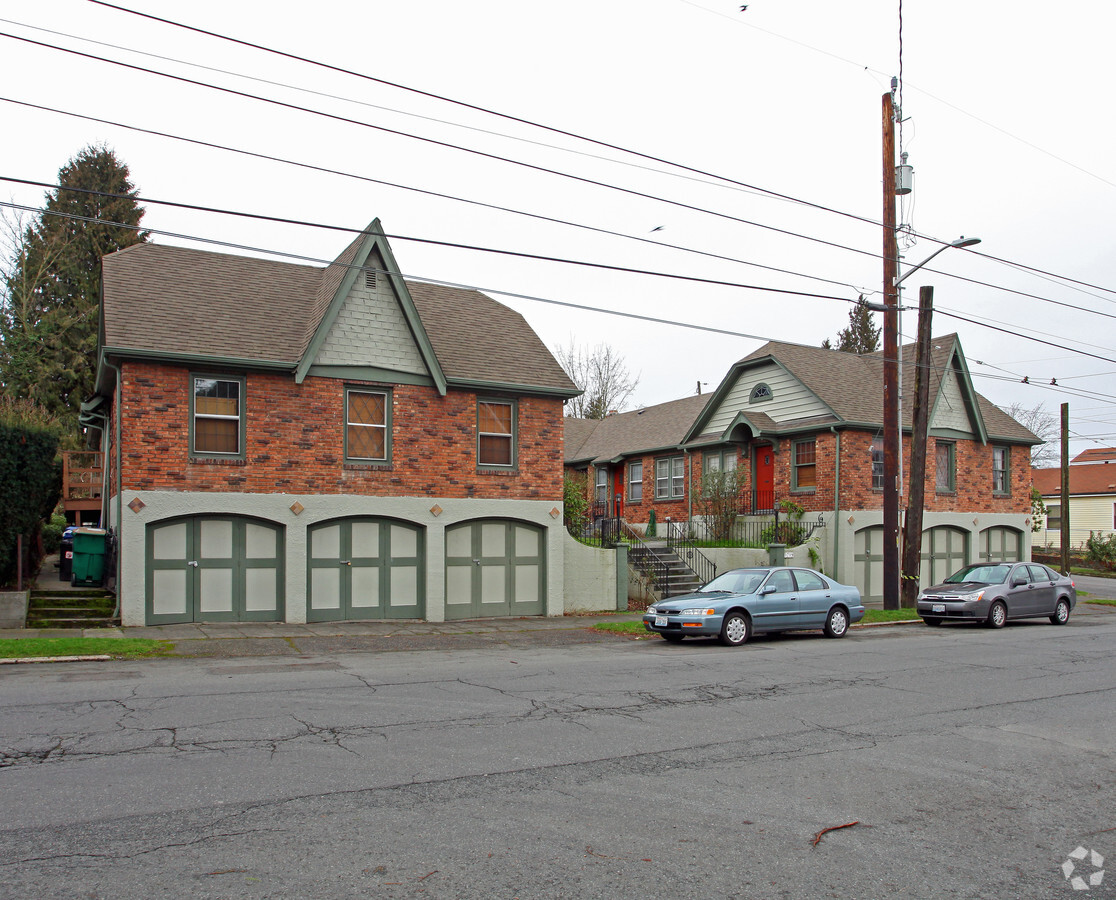 Photo - Tudor Court Apartments