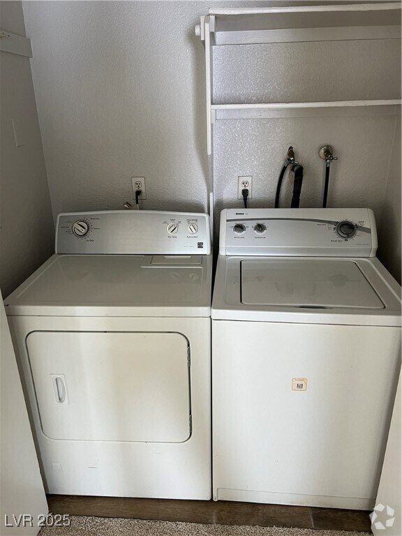 Building Photo - 1541 Linnbaker Ln Unit 201 Rental