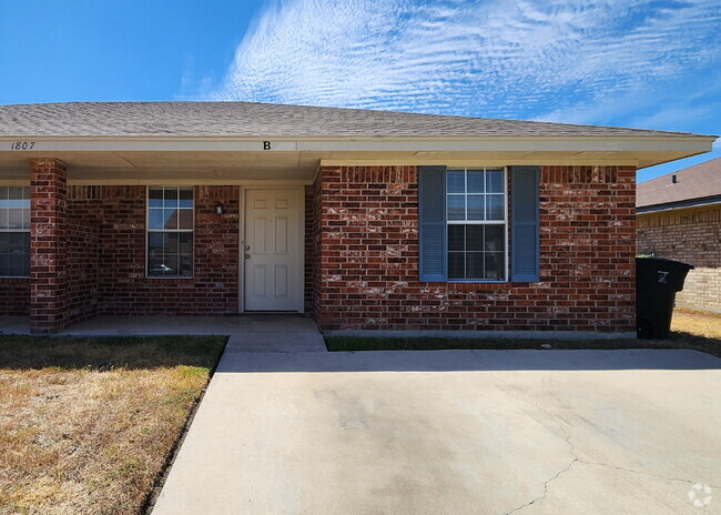 Building Photo - 1807 Windward Dr Unit B Rental