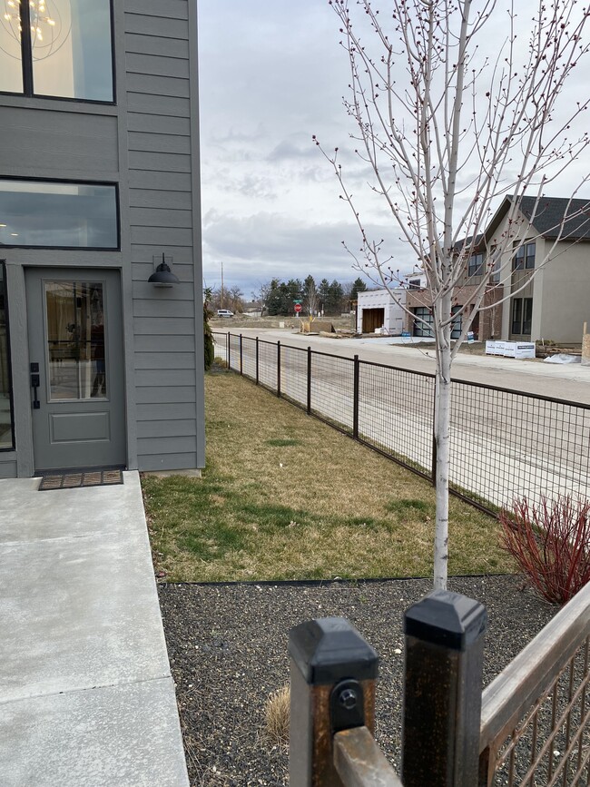 Photo - 2440 W Iron Coop St