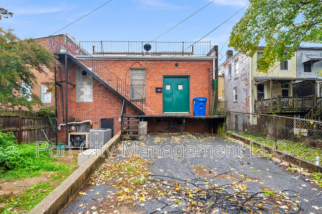 Building Photo - 4032 Roland Ave