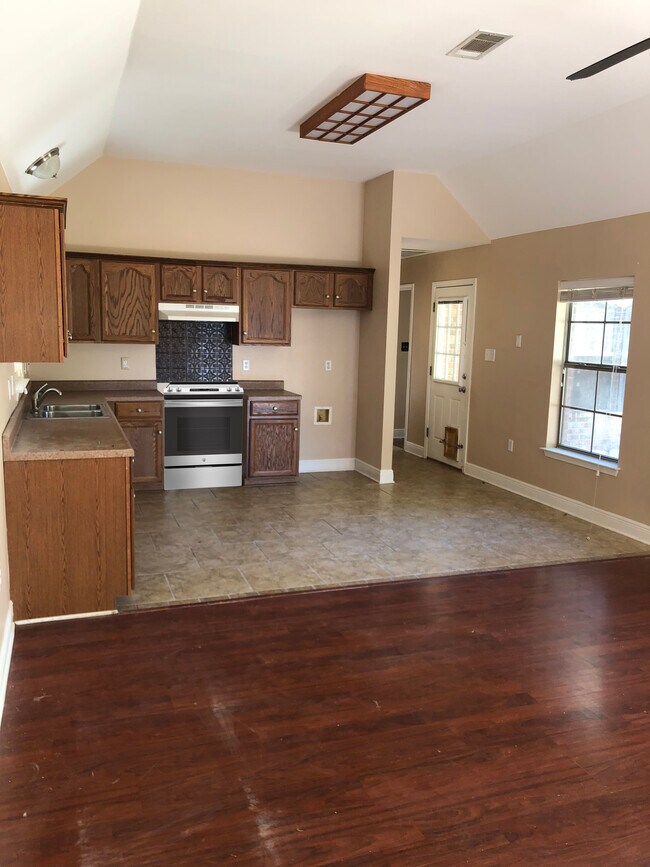 Building Photo - 57279 CYPRESS AVE Rental
