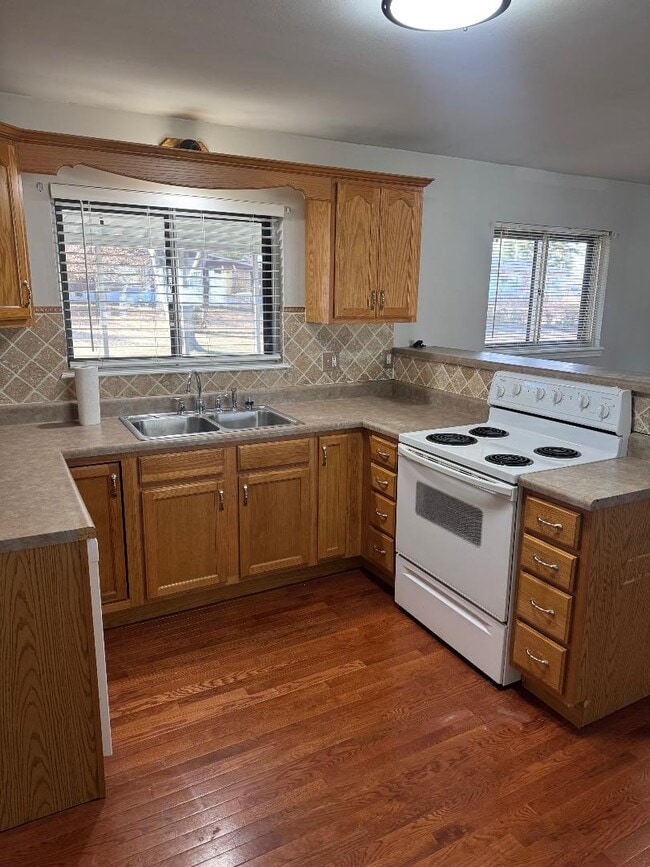 Photo - 709 Plaza Dr