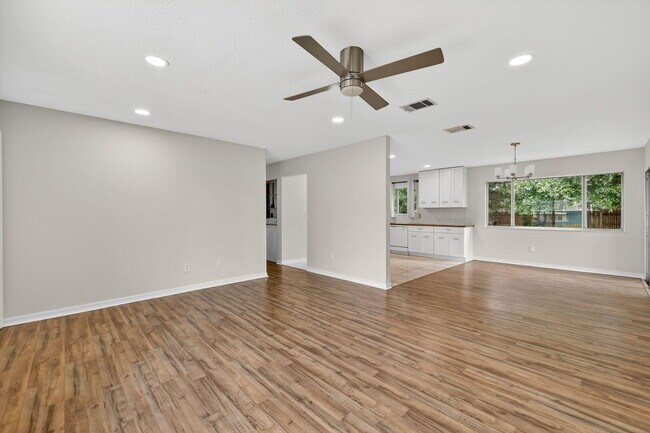 Photo - 2252 SE Aneci St