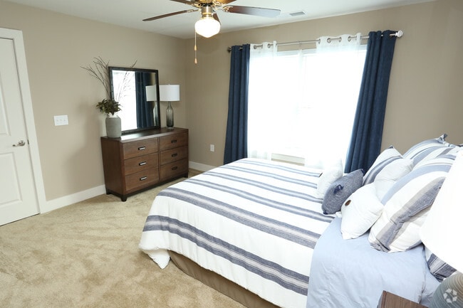 2BR, 2BA - 1,105 SF - Bedroom