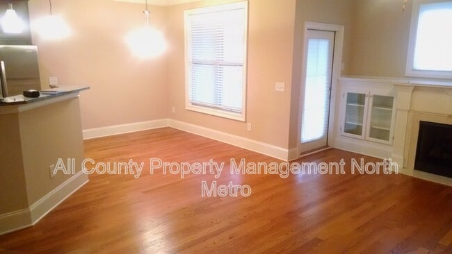 Photo - 6465 Chariot St