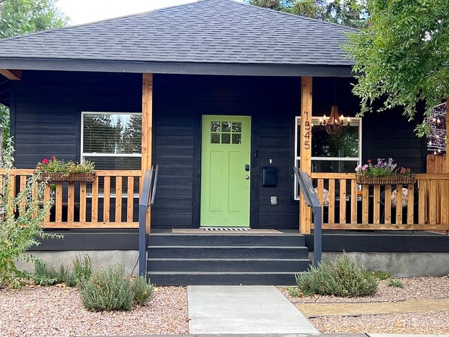 Building Photo - 1545 NW 5th St