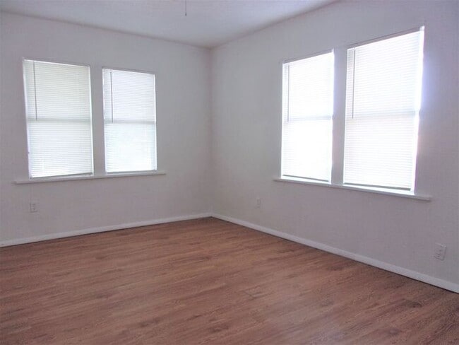 Photo - 1 BED 1 BATH COLLEGE HILL ADDITION