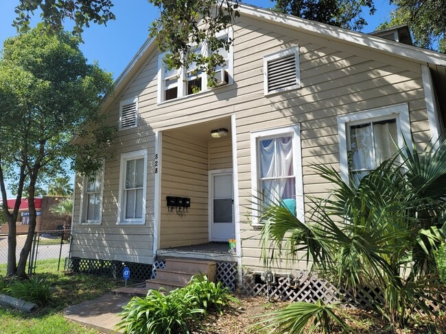 Building Photo - 826 Broadway Avenue J Unit 828 Broadway
