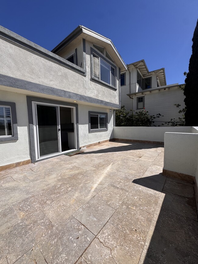 Perfect for your morning yoga & afternoon Zoom calls - 1734 Prospect Ave