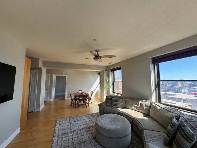Building Photo - 606 W Wisconsin Ave Unit 1501 Rental