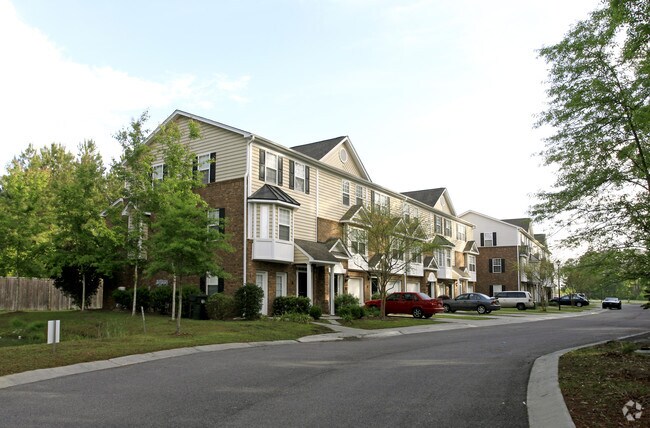 Exterior - 340 Archdale Apartments