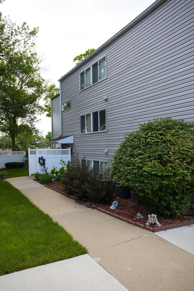 Elmcrest Estates Apartments Cedar Falls, IA