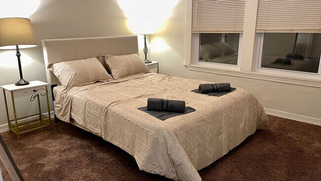 Photo - 1446 E 115th St Unidad 3