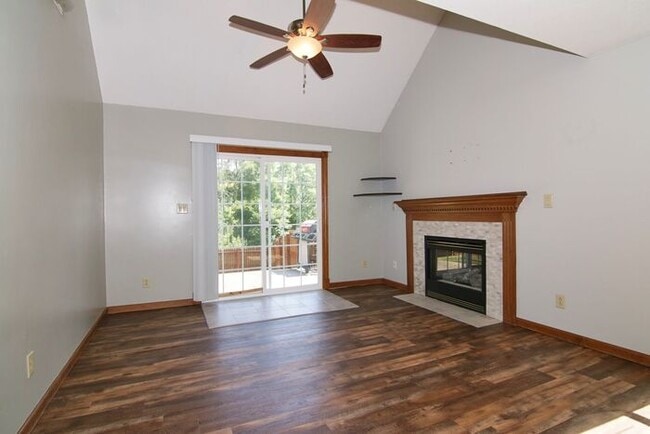 GREAT, 3 BEDROOM, 2.5 BATH HOME IN WARREN TOWNSHIP!