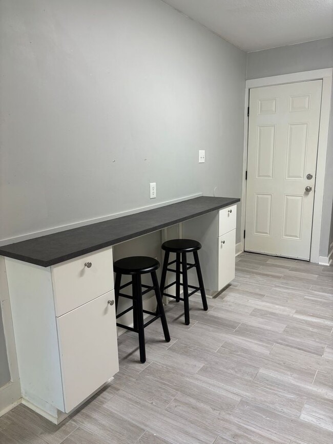 Photo - 810 E Oak Ave Unit Oak Street East 810 Apt.B