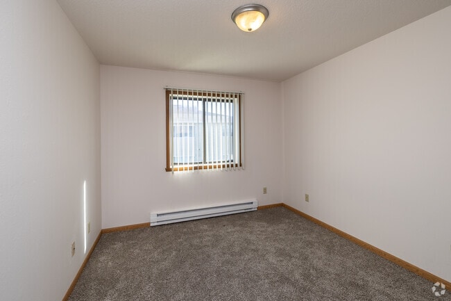 2BR, 1BA - 830SF - Second Bedroom