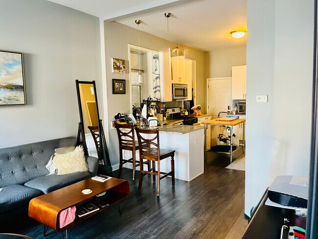 Photo - 1300 N Greenview Ave Unidad 2F