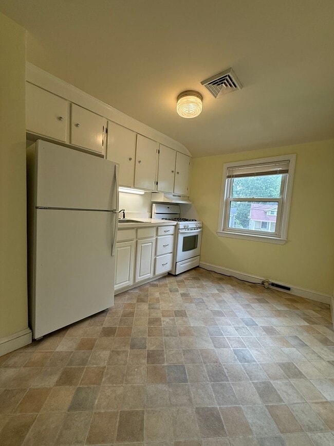 Photo - 1 bedroom | 1 bath - Oaklyn, NJ - Nice Quiet Neighborhood Unidad 212 2A