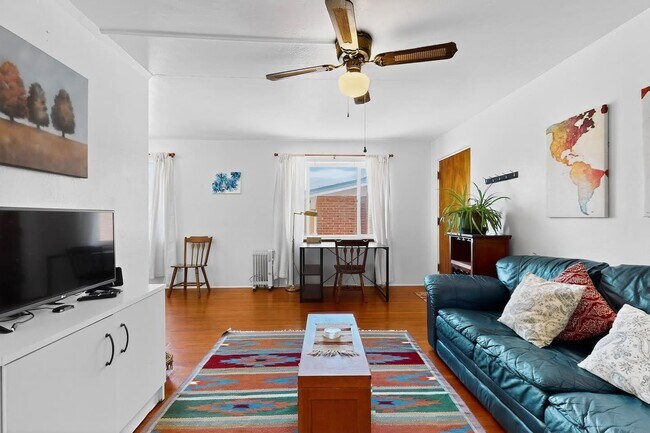Photo - 735 Jefferson St NE