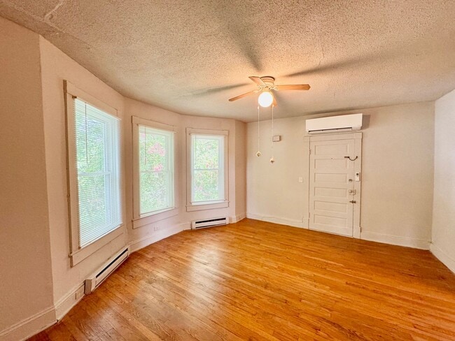 Photo - 215 N Mecklenburg Ave Unit 215B-Upstairs