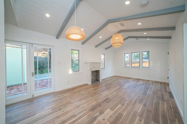 Photo - 511 Micheltorena St