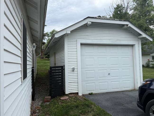 Photo - 517 E Linn St