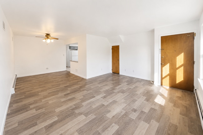 Photo - 169 W 51st St Unit 2