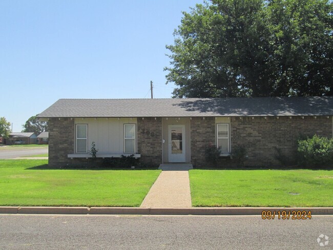 Building Photo - HOUSE  -- 3 bedrooms, 2 bathrooms, Garage