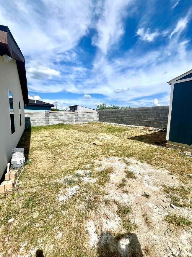 Photo - 6521 Adenia Loop