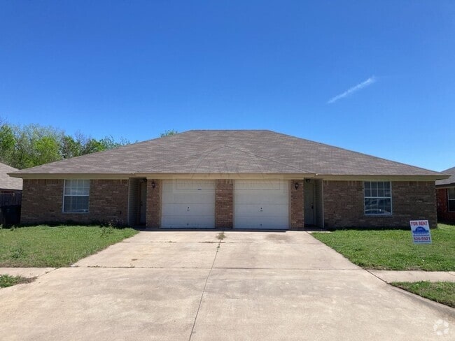 Building Photo - 3302 Toledo Dr Rental