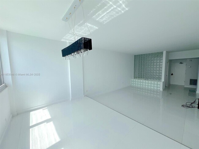 Photo - 800 West Ave Unidad PH27