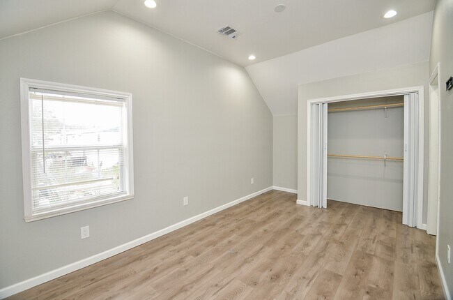 Photo - 2706 Sledge St