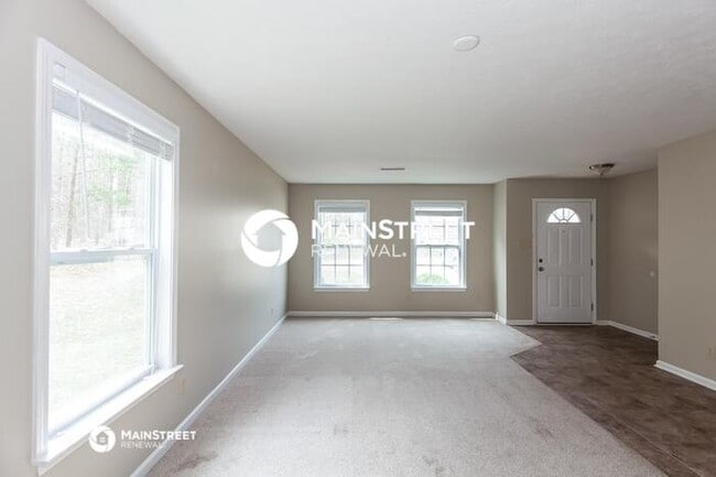 Photo - 4 Bedroom Pet-Friendly Home in Charlotte, NC with Main Street Renewal