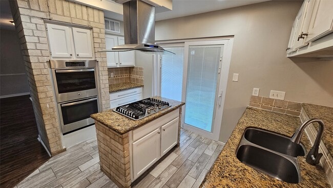 Building Photo - 19522 Lake Hollow Ln