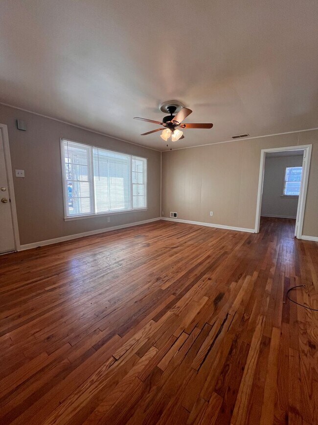 Photo - 5008 42nd St