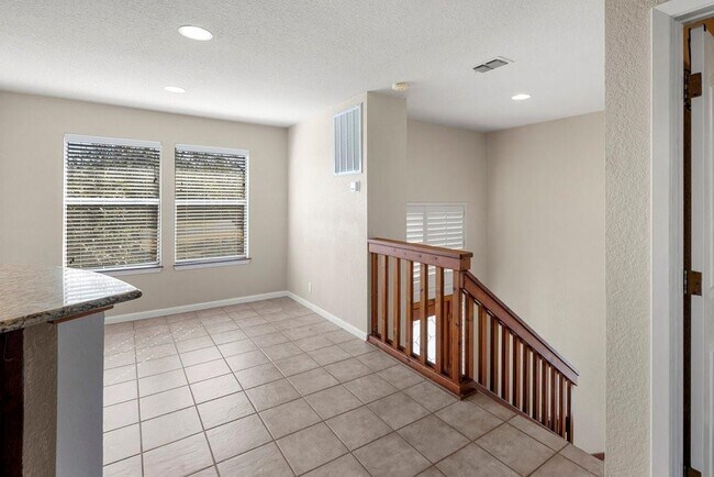 Photo - 108 Courtside Cir