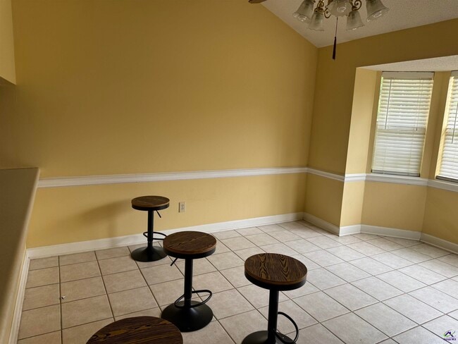 Photo - 117 Northeast Dr