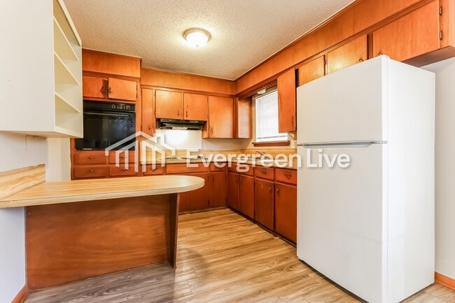 Photo - 805 W 58th St