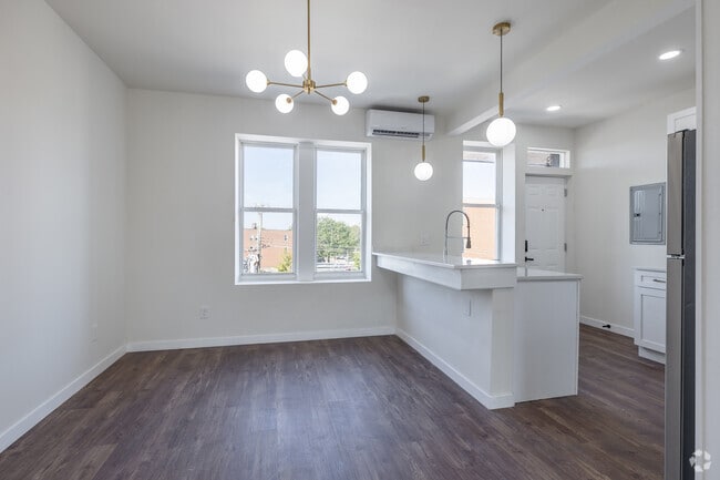 2 habitaciones, 1 baño - 960 pies cuadrados - Comedor - Newly Renovated - Parking, Utilities Included