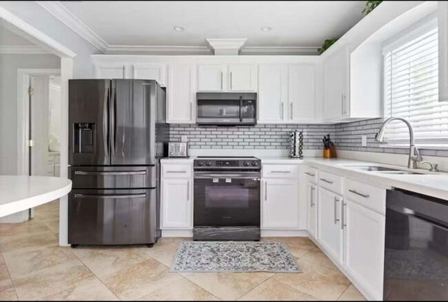 Photo - 337 Balsam St